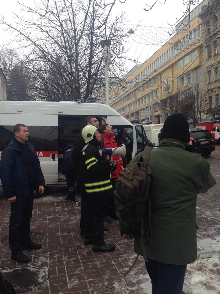 Кличко приехал на пожар на одной из центральных улиц Киева (фото)