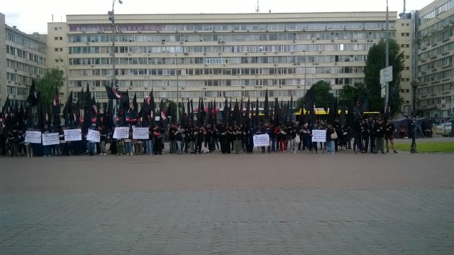 Активисты “Годі” пикетируют Киевоблсовет с требованием отставки главы облсовета Стариковой