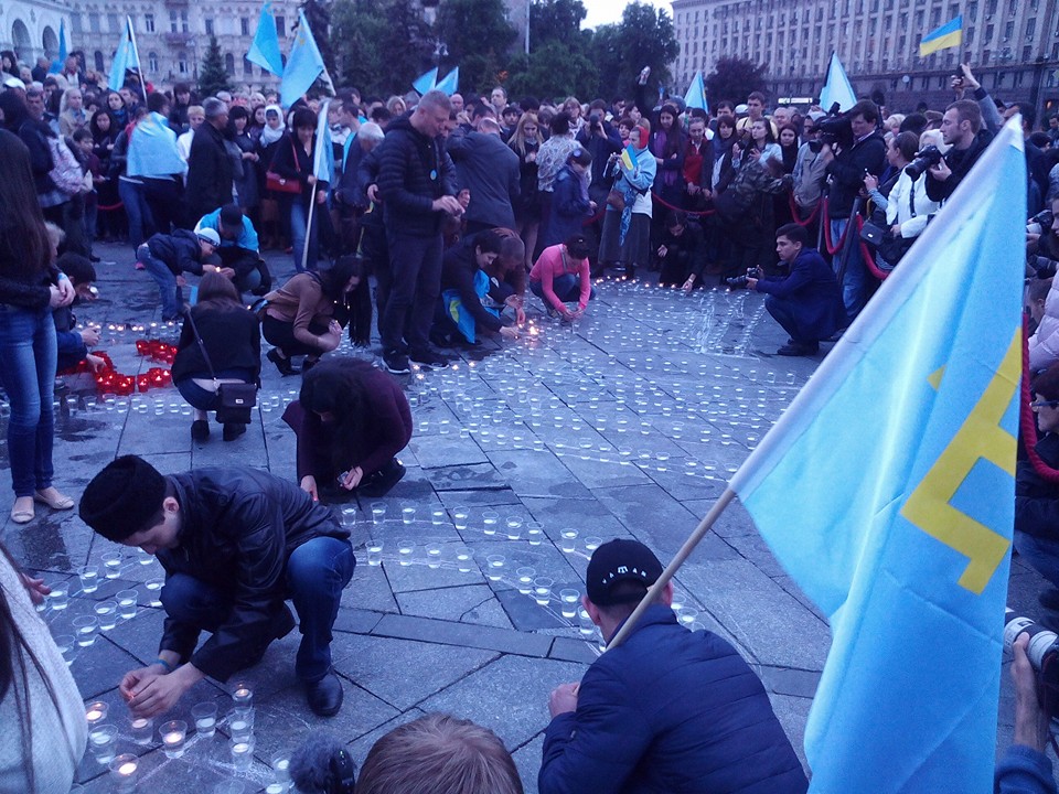 На Майдане проходит митинг в память о жертвах депортации крымских татар (видео)