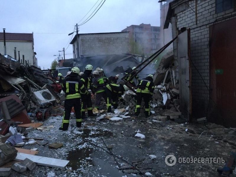 Взрыв в Киеве: один погибший и пять разрушенных гаражей (фото)