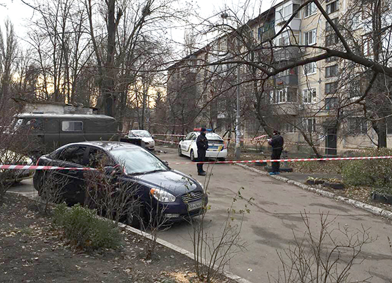 Страшное убийство в Киеве: мужчину зарезали и выбросили в мусорный бак (фото)