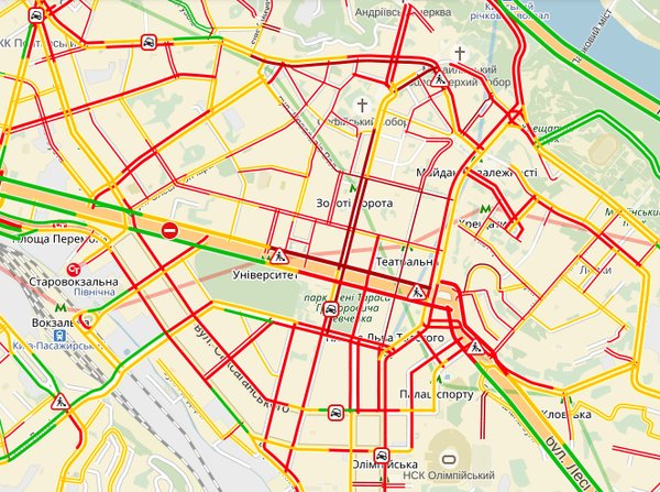 Полиция Киева 27 апреля призвала водителей не ехать в центр из-за пробок