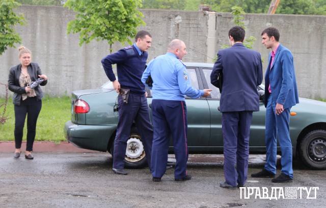 Бровары в дыму: горят склады с краской