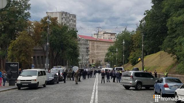 Под Кабмином в Киеве прогремел взрыв: есть двое пострадавших (фото, видео)