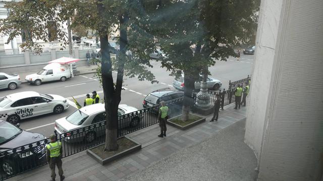 Владельцы автомобилей с еврономерами сегодня продолжили митинг под Верховной Радой (фото)