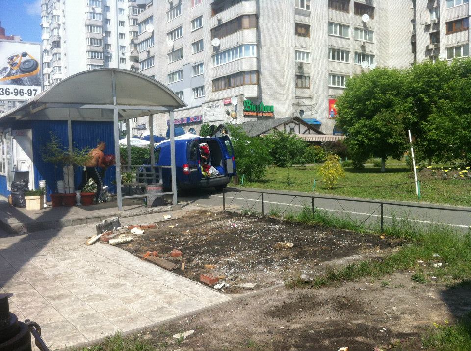 Киев освободили от очередных незаконных киосков. ФОТО 8082_n