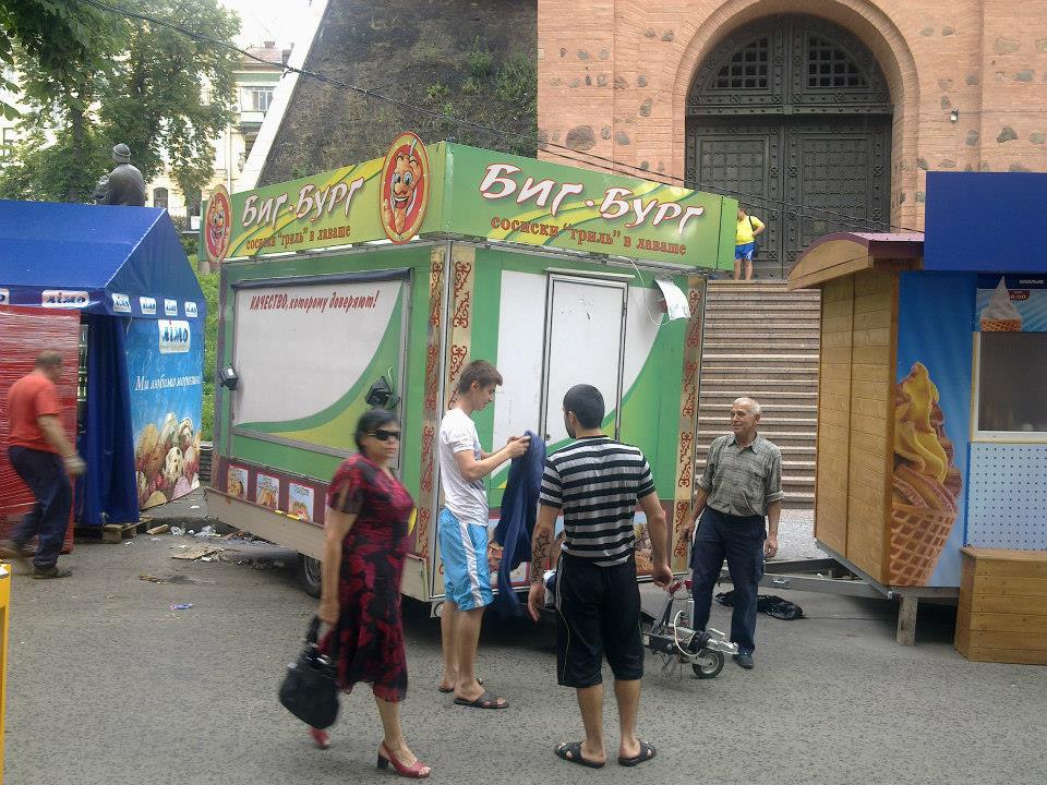 Киев освободили от очередных незаконных киосков. ФОТО 8083_n