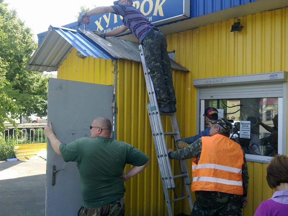 Киев освободили от очередных незаконных киосков. ФОТО 8085_n