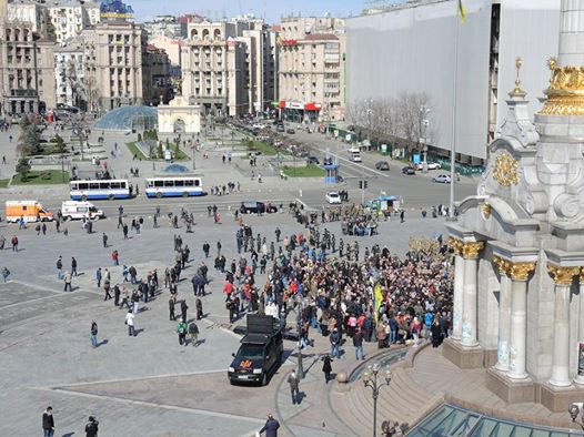 На Майдане Независимости в Киеве простились с погибшим бойцом АТО Дмитрием Годзенко