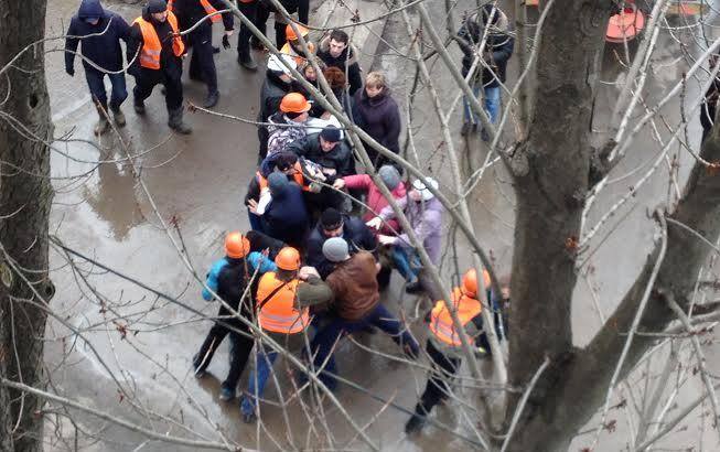 В Голосеевском районе Киева снова избили митингующих (+фото)