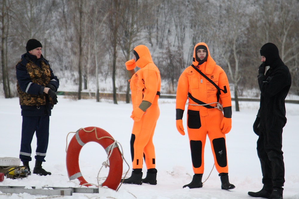 На Киевском водохранилище спасатели провели массовые учения (+фото, видео)