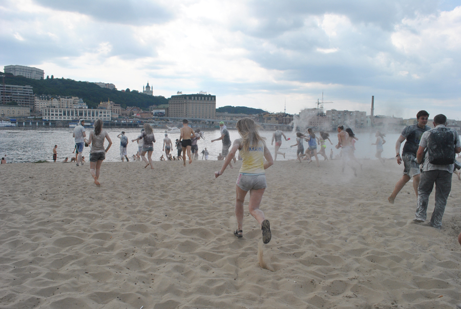 Киевляне устроили “мучные войны”. ФОТО Muka_14