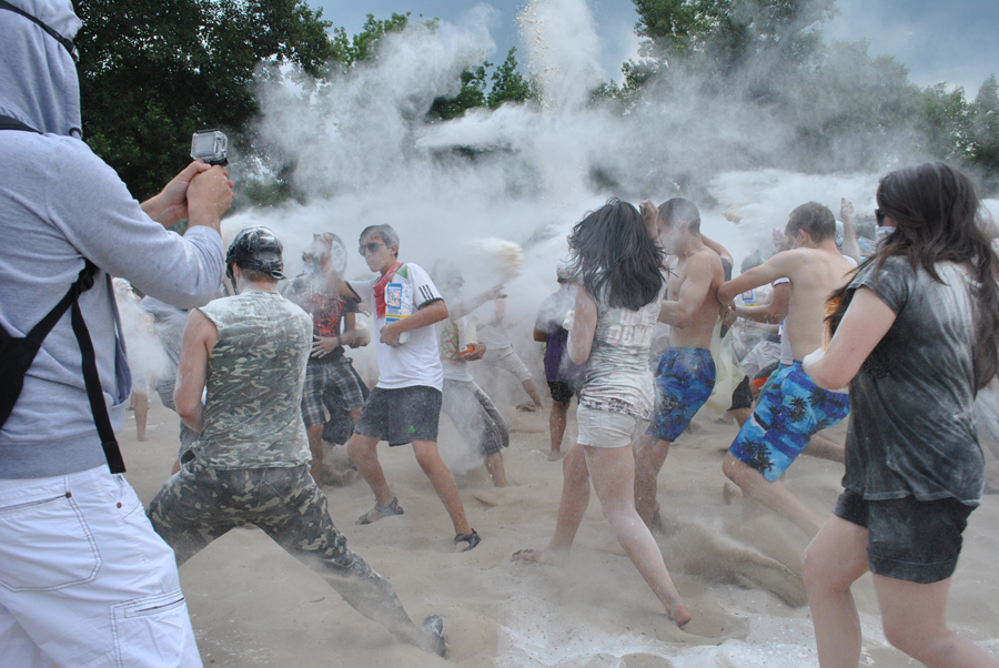 Киевляне устроили “мучные войны”. ФОТО Muka_6