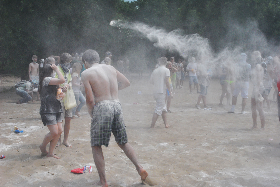 Киевляне устроили “мучные войны”. ФОТО Muka_8