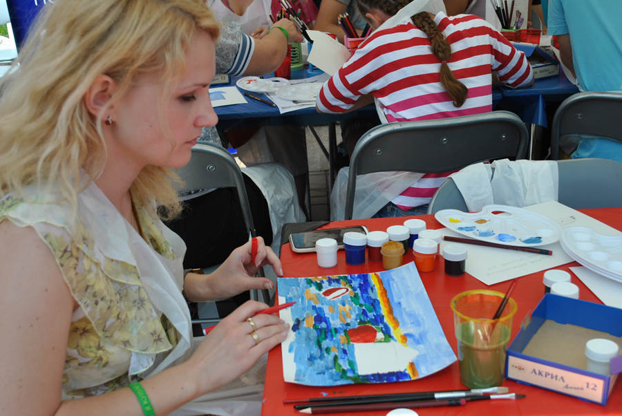 Как киевляне против пиратства рисовали. ФОТО Poddelki_Pohorenko-073