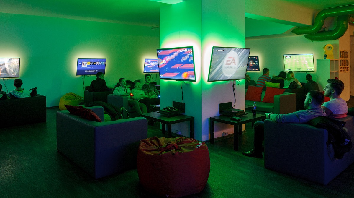 Где в Киеве поиграть на приставке?