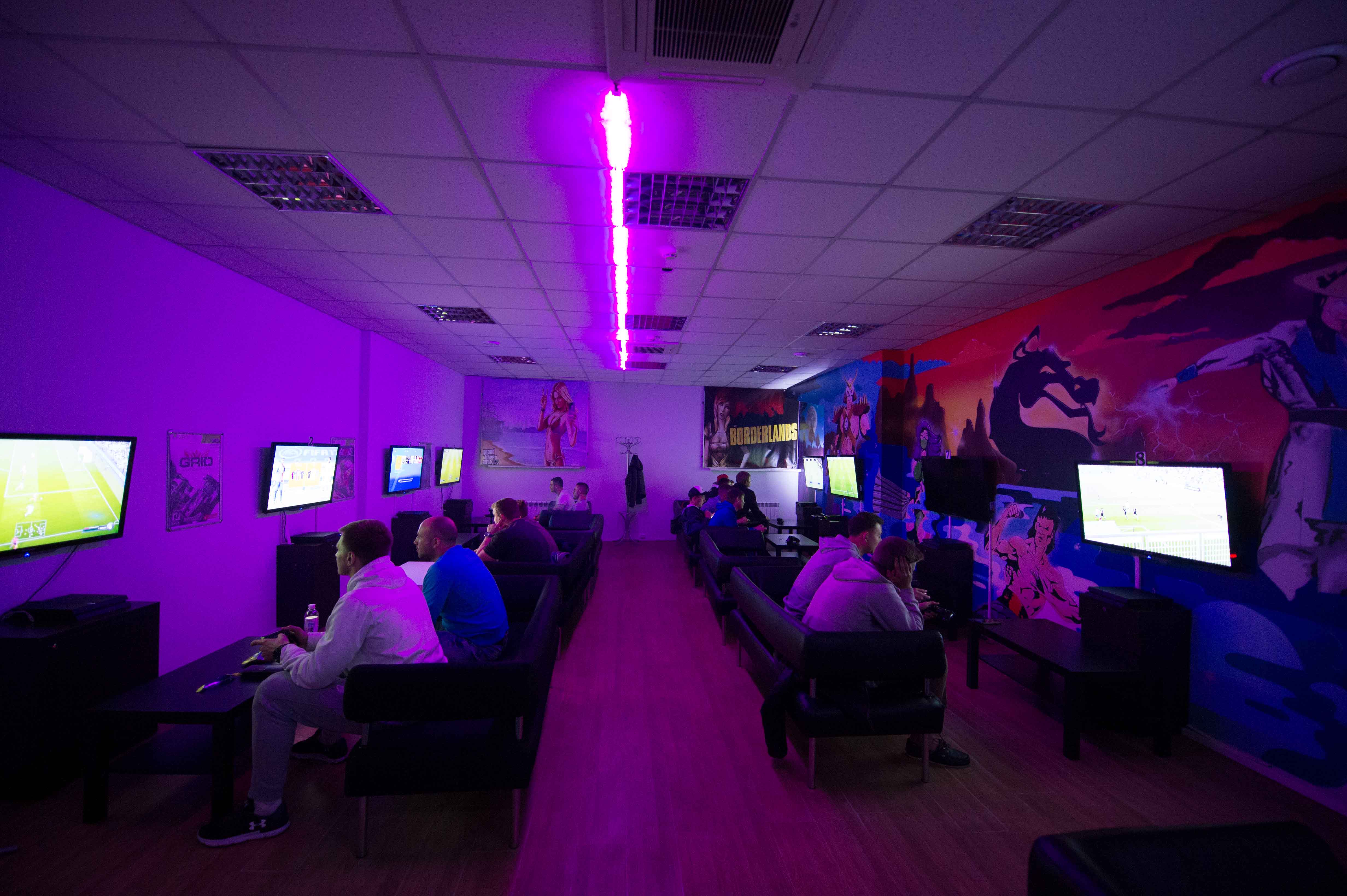 Где в Киеве поиграть на приставке?