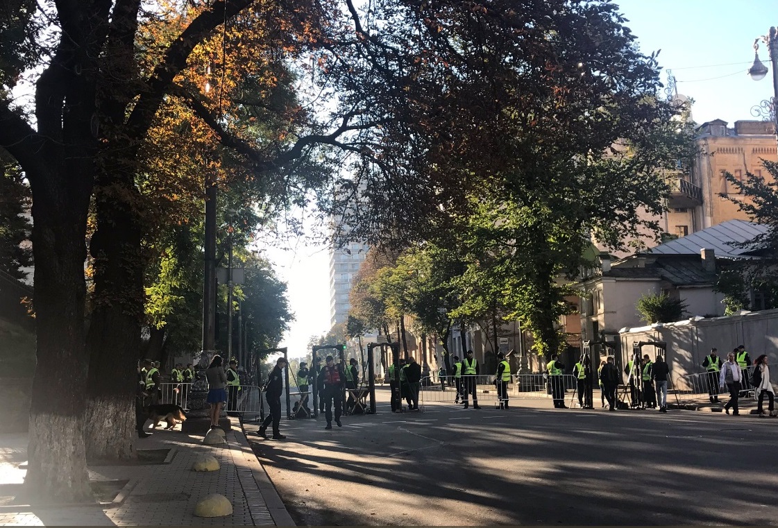 Улицу Грушевского в столице перекрыли из-за митинга медиков (фото)