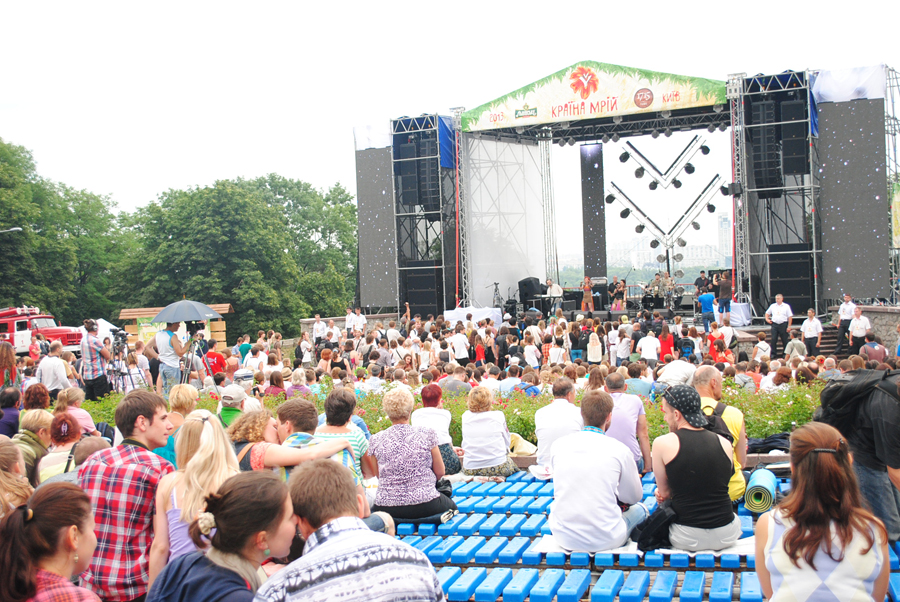Киевская “страна мечты” намочила 10 тыс гостей spivosche_0111