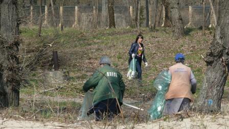 Столичные власти украли у киевлян 1,5 км пляжей на Трухановом острове