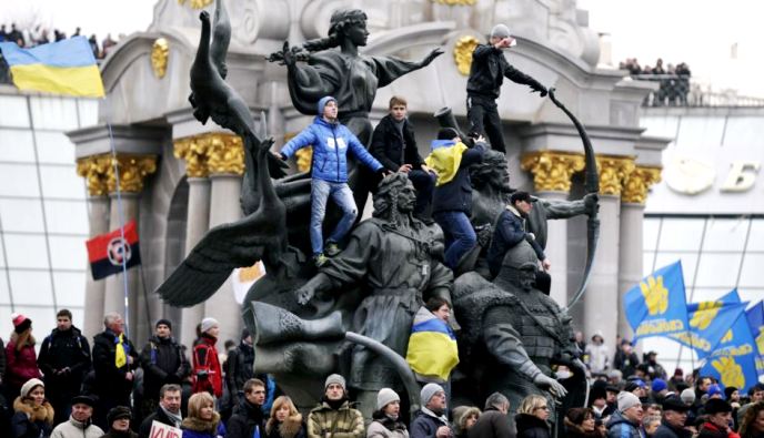На Майдане “Свобода” обидела анархистов