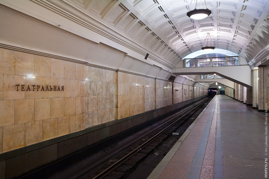 В киевском метро мужчина прыгнул под колеса поезда