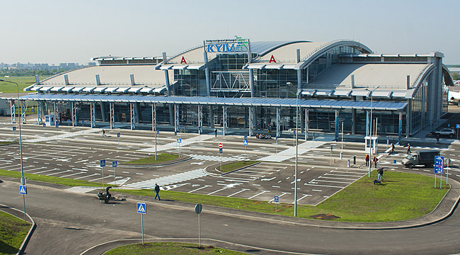 Аэропорт “Киев” купил уборочную машину за 3,4 млн грн