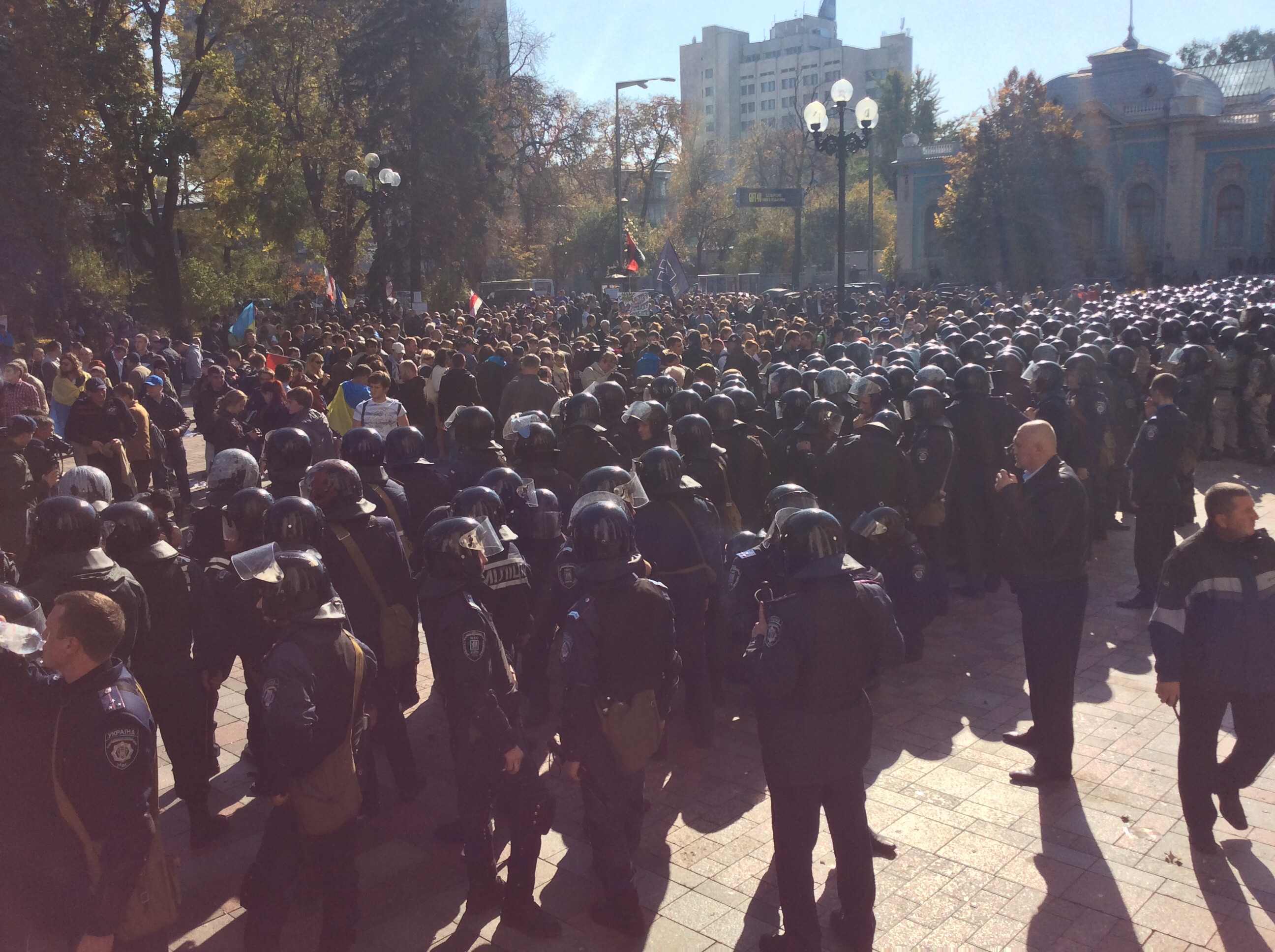 Митинг под Верховной Радой подошел к концу. Задержания провокаторов продолжаются.