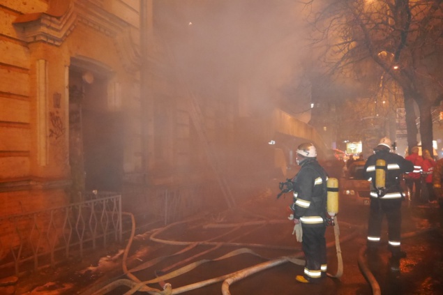 В подвале горящего вчера дома на ул. Артема, 91 пожарные обнаружили труп
