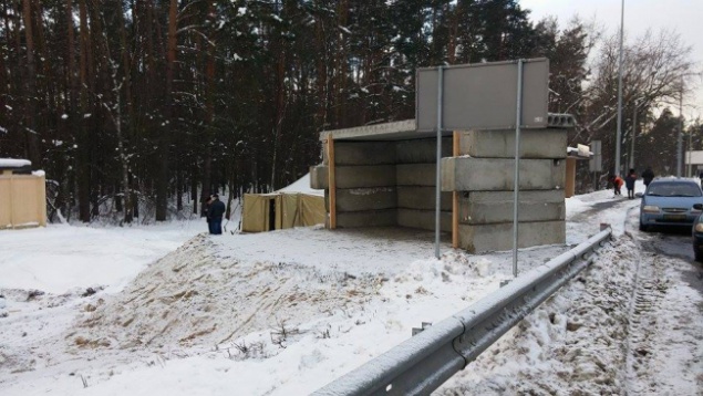 На въезде в Киев появился новый блокпост (фото, видео)