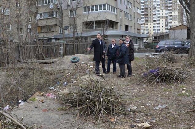 Святошинская РГА позволяет Михайловской Борщаговке утопать в мусоре