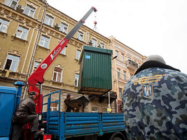 Киевская власть оставила киоски вне закона