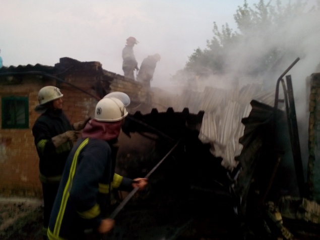 Взрыв газового баллона легкового автомобиля стал причиной масштабного пожара