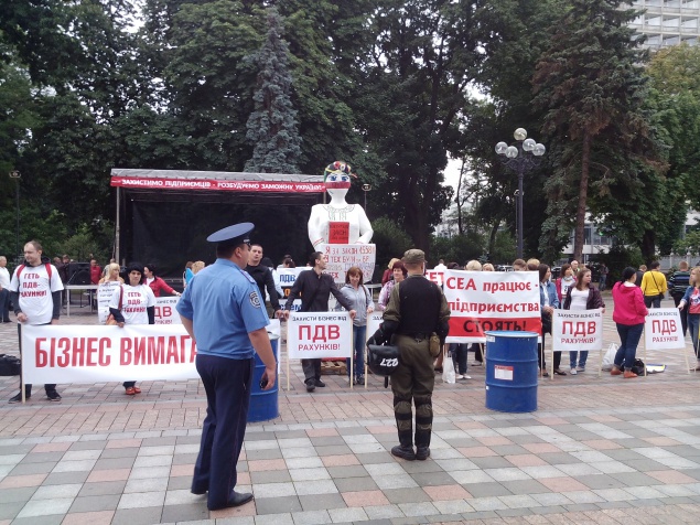 У стен Верховной Рады проходит сразу три митинга