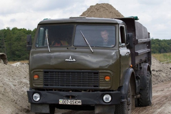 Экологи требуют от прокуратуры остановить незаконную добычу песка под Киевом (фото)