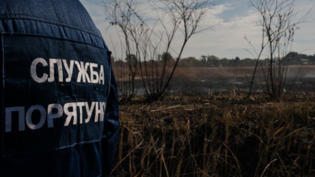 На Киевщине горение торфяников спровоцировало взрывы боеприпасов времен второй мировой войны (фото, видео)