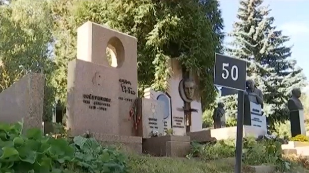 Охотники за цветным металлом ограбили более 70 надгробий на столичном Байковом кладбище (видео)