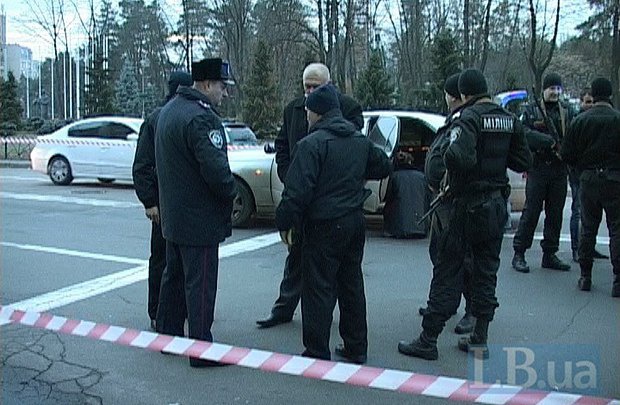 Киевские полицейские ошибочно “арестовали” сотрудников уголовного розыска во время задержания преступников (видео)