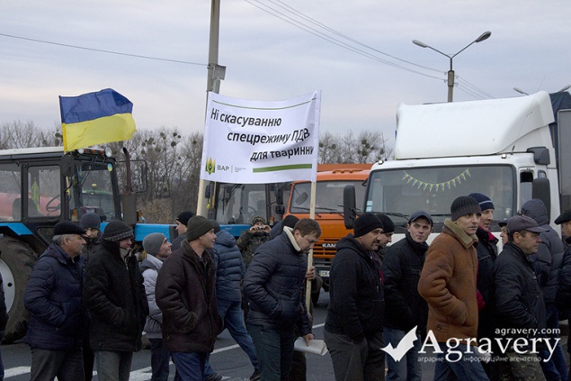 Аграрии перекрыли трассу Е-40 под Конча-Заспой