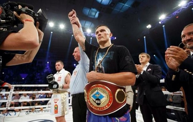 Александр Усик нокаутом защитил титул интерконтинентального чемпиона WBO в тяжелом весе (+видео)