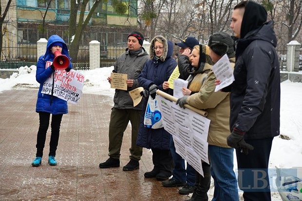 Под Дарницким судом митинговали защитники сквера на Оскорках