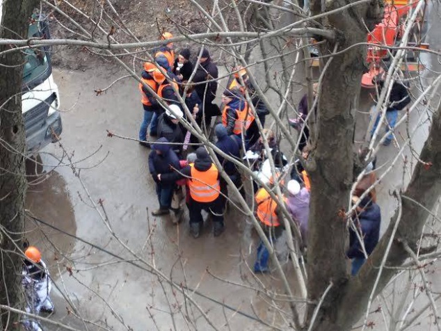 В Голосеевском районе Киева снова избили митингующих (+фото)