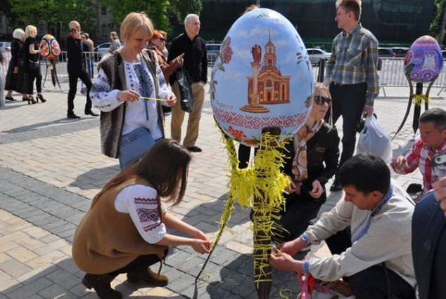 В Киеве определили, какая писанка отправится к Папе Римскому