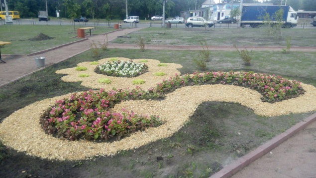 В Днепровском районе Киева обустроили новый сквер (фото)