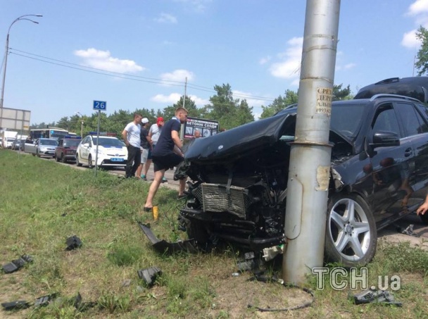 В Конча-Заспе внук генерала насмерть сбил скутериста (фото)