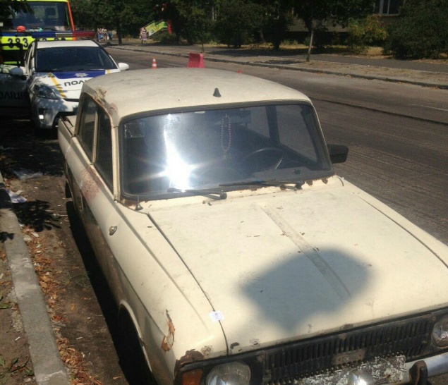 Столичная полиция обнаружила авто с оружием и боеприпасами (фото)