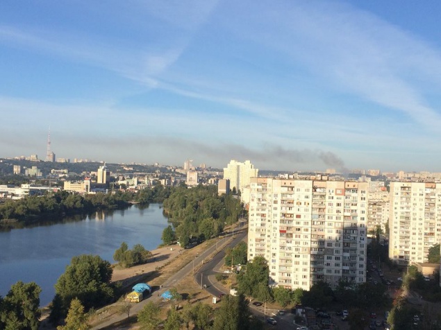 Жители Оболони требуют перенести асфальтный завод за пределы города