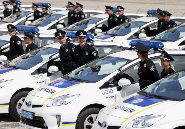 В Соломенском районе Киева появилось “кладбище” разбитых полицейских автомобилей (фото)