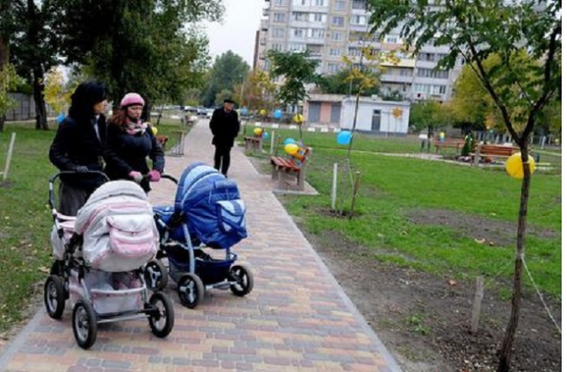 В Днепровском районе столицы открыли новый сквер