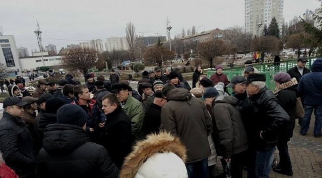 Гаражный майдан. Жители Броваров митингуют против “беззакония” коммунальщиков